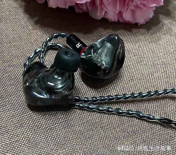 腻解析层次分明的有线耳机凯发K8旗舰厅声音动听细(图2)